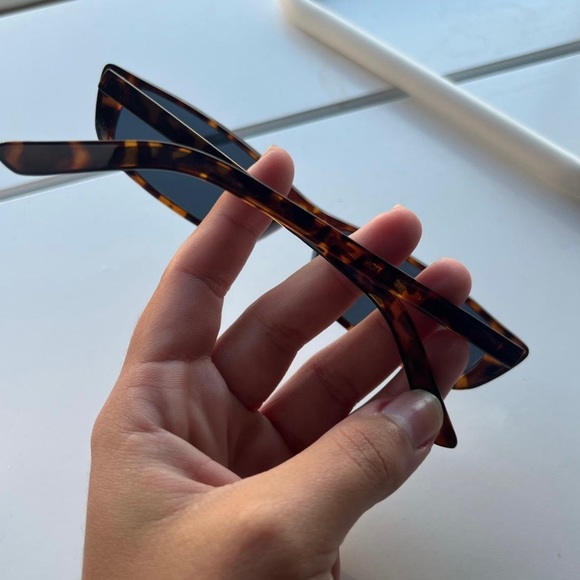 Deadstock 90’s inspired sunglasses - Picture 3 of 3